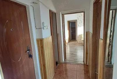 Apartament cu 3 camere semidecomandat în Podu Roș - 2