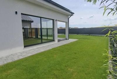 Casă cu 4 camere cu Teren 400 Mp în Central - 2