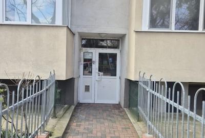 Apartament cu 2 camere decomandat în Baba Novac