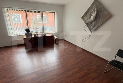 Spațiu comercial, de 89 mp, în Central - 3