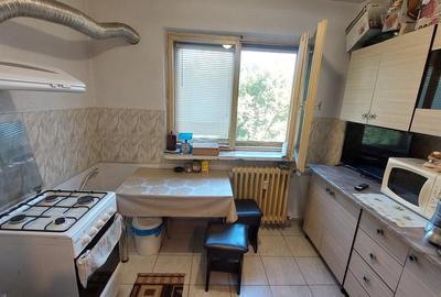 Apartament 3 camere decomandat, etajul 4, 1 Mai zona Insula - 4