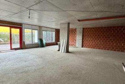 De vanzare Spatiu Comercial - 3