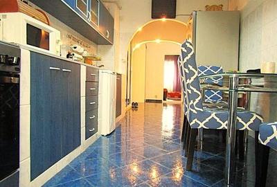 Apartament cu 3 camere decomandat în Micro 12