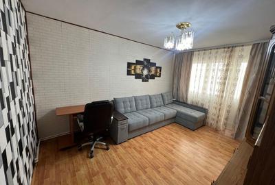 Apartament cu 3 camere decomandat în Podu Roș - 4