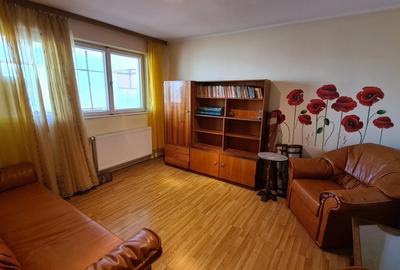 Apartament cu 2 camere decomandat în Micro 20