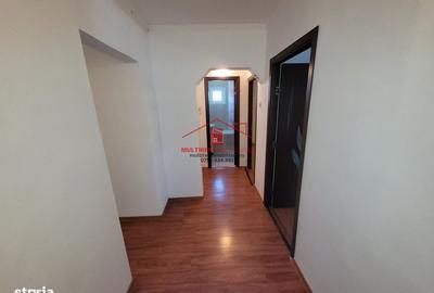 Apartament cu 3 camere decomandat în Piața Nouă