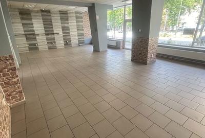 Spațiu comercial, de 141 mp, în Central - 3