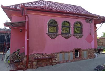 Casă individuală cu 4 camere cu Canalizare în Mohu
