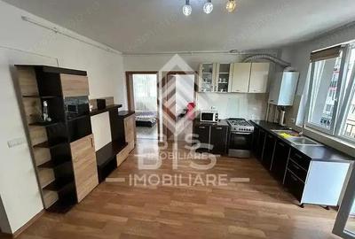 Apartament cu 3 camere semidecomandat în Vest