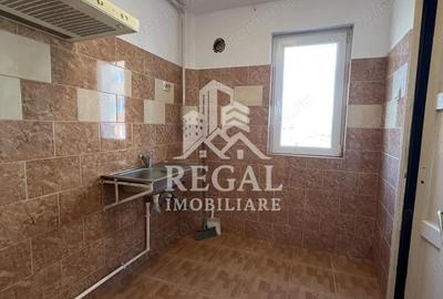 Apartament cu 3 camere semidecomandat în Vest