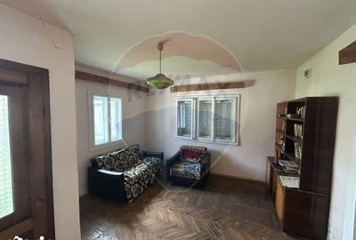 Casă cu 3 camere cu Teren 590 Mp în Bârsana - 2