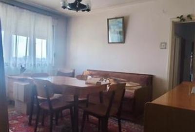 Apartament cu 3 camere semidecomandat în Nord