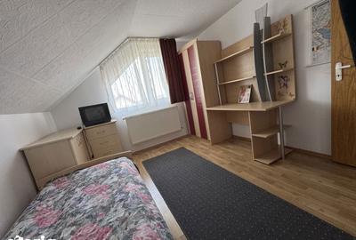 Apartament cu 3 camere în Cetate