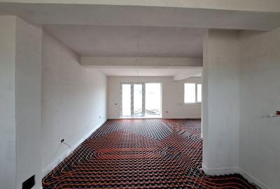 Casă cu 6 camere în Andronache