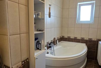 Casă cu 5 camere decomandat cu Teren 166 Mp în Central - 1