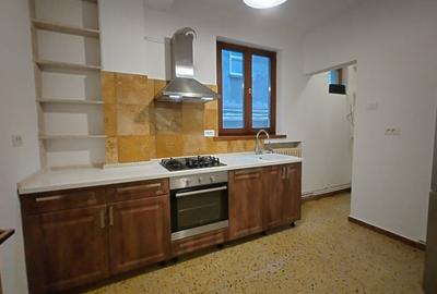 Apartament cu 3 camere decomandat în Capitale - 14