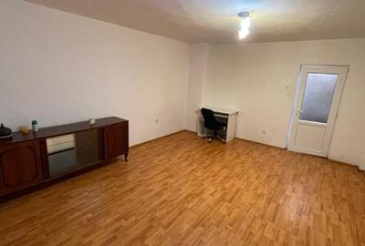 Garsonieră decomandată în E3 - 9