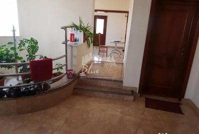 Casă cu 7 camere cu Canalizare în Km 5 - 5