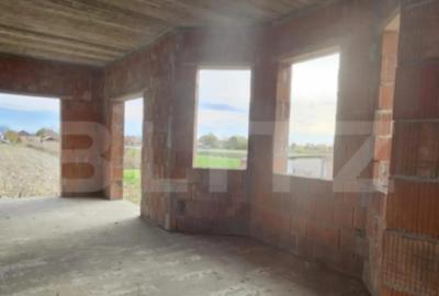 Casă cu 7 camere cu Teren 2703 Mp în Halmeu