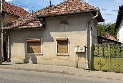 Casă cu 3 camere cu Teren 360 Mp în Central