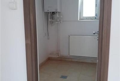 Birou, de 900 mp, în Tractorul - 8