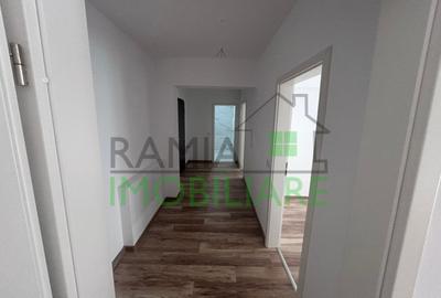 Apartament cu 3 camere decomandat, mobilat în Tractorul - 10