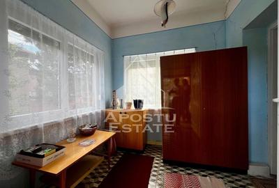 Casă cu 3 camere cu Canalizare în Central