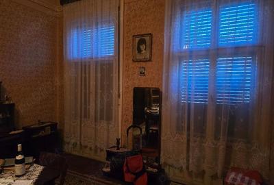 Vand ap 2 camere si dep, ultracentral , la curte comuna , 3 geamuri front stradal , reabilitata ext - 6