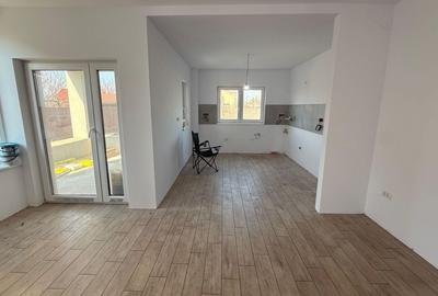 Duplex cu 4 camere cu Canalizare în Moșnița Nouă - 1