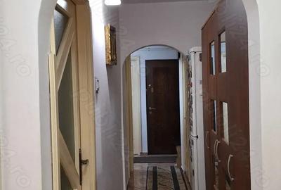 Apartament cu 3 camere decomandat în Sărari - 4