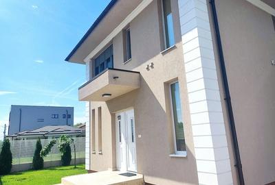 Casă cu 4 camere cu Teren 378 Mp în Blejoi - 1