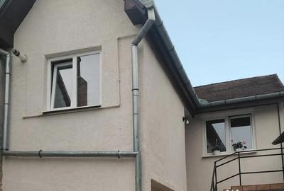 Casă cu 3 camere în Piața Cluj - 1