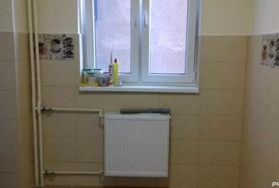Inchiriez apartament cu doua camere gol (nemobilat) - 2