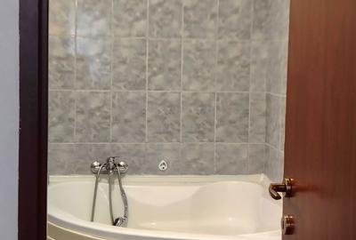 Apartament cu 3 camere semidecomandat în Central - 3