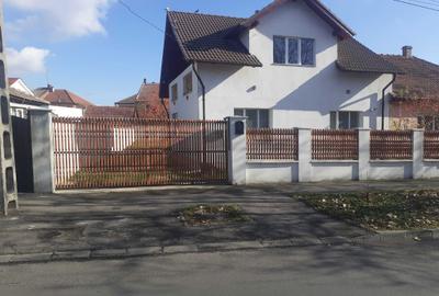 Casă cu 4 camere în Central - 3