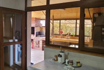 Casă individuală cu 5 camere cu Canalizare în Km 5 - 21