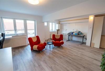 Apartament cu 4 camere decomandat, mobilat în Central