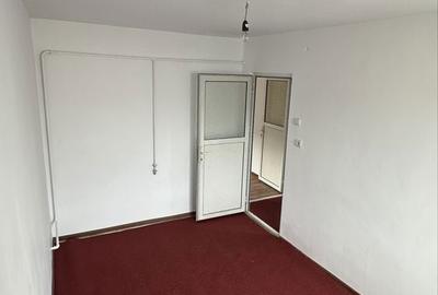Apartament cu 3 camere decomandat în Păcurari - 1