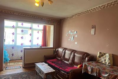 Apartament cu 3 camere decomandat în Est - 1