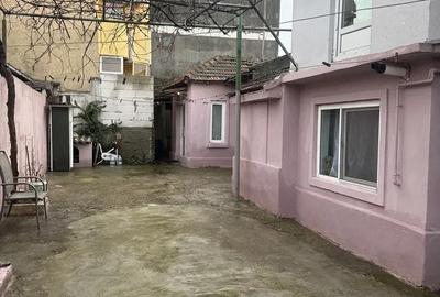 Casă cu 4 camere cu Teren 180 Mp în Central - 1