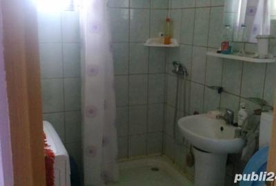 Casă cu 7 camere cu Teren 3700 Mp în Polizești - 5