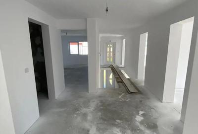 Casă cu 3 camere cu Teren 1500 Mp în Cetății - 1