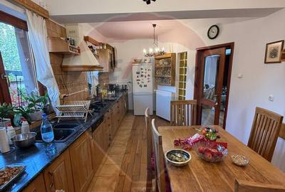 Casă cu 7 camere cu Teren 1274 Mp în Valea Borcutului - 1