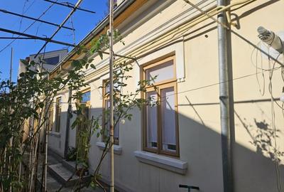 De vanzare 2 corpuri separate de casa 205mp si teren curte 390mp - 3