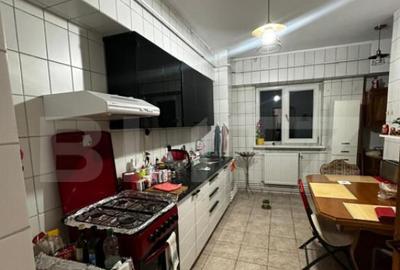 Apartament cu 4 camere decomandat în Calea București
