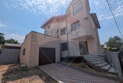 Casa / Vila cu 9 camere de vanzare in zona Ultracentral