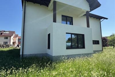 Casă cu 6 camere cu Teren 2147 Mp în Cetățeni - 16