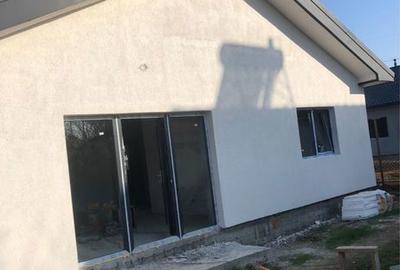 Casă cu 4 camere în Central - 2