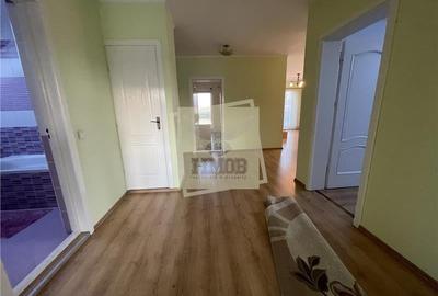Vila 302 mp cu 9 camere 4 bai garaj si 700 mp teren in Bradu - 17