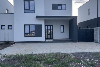 Casă cu 4 camere în Dumbrăvița - 1